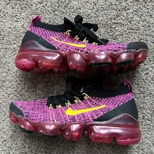 Womens Nike vapor max size 8
